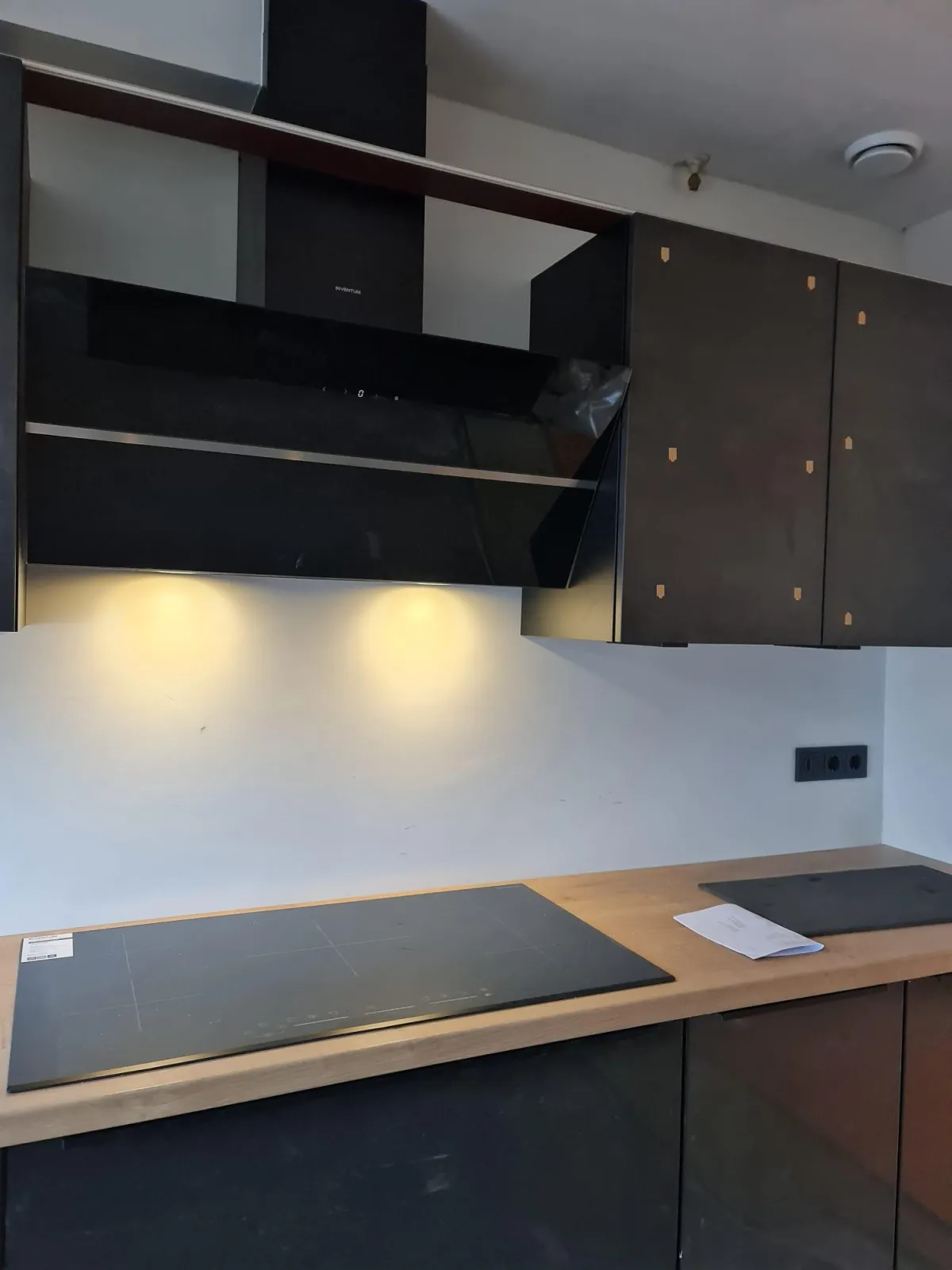 Keukenwand sausklaar opgeleverd